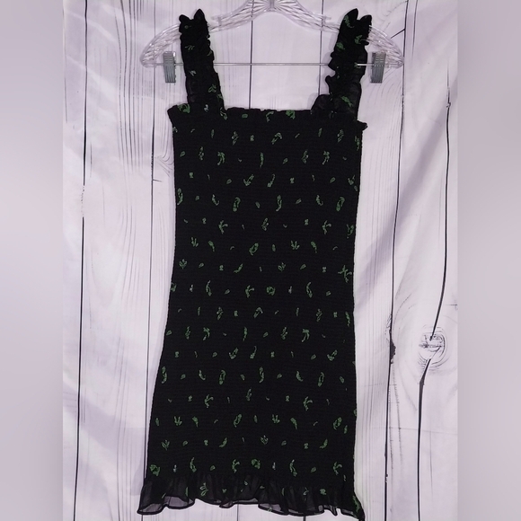 Wilfred Dresses & Skirts - Wilfred Aritizia Luella smocked ruffle mini square neck ditzy floral dress